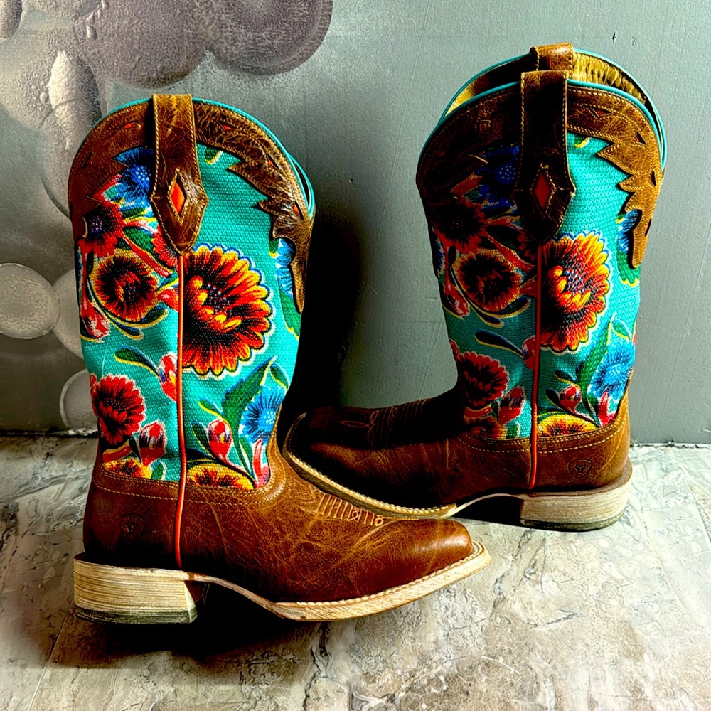 NWOT Ariat cowgirl boots.  Size 6.5.  Only tried on at Cavenders.